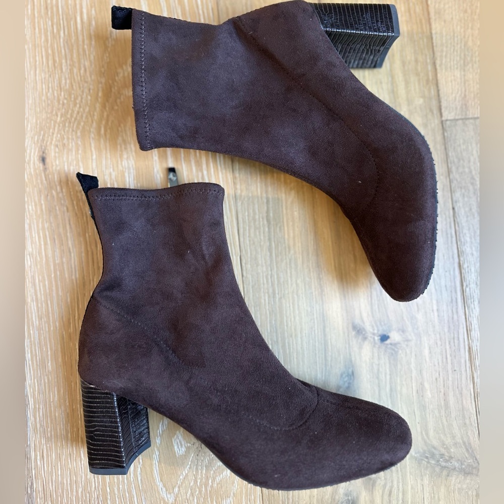 Donald J. Pliner Cattie Brown Bootie with block heel - Picture 4 of 10